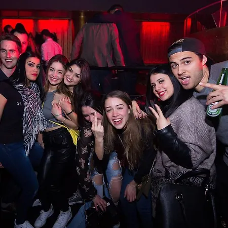 Hostel Black Swan *